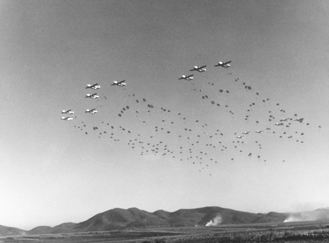 U.S. Army paratroopers of the 187th Regimental Combat Team jump out of U.S. Air Force C-119 Flying Boxcars of the 403rd Troop Carrier Wing during a maneuver near Taegu, Korea, on 1 November 1952 (USAF photo/U.S. DefenseImagery/photo VIRIN: HF-SN-98-07360)